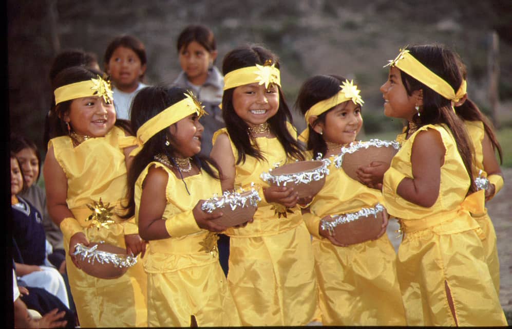 Kinder aus einem deutschen Kindergarten in Peguche - die beste Reisezeit Ecuador und Galapagos-Inseln