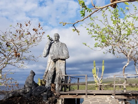 Charles Darwin Statur auf San Cristóbal